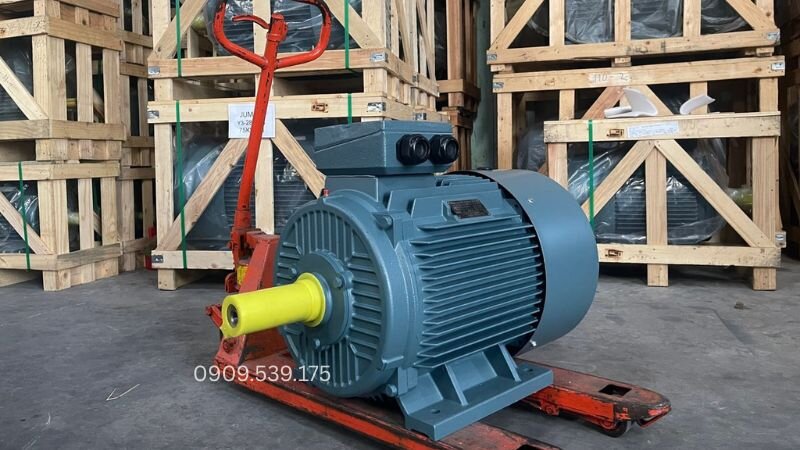 Các yêu cầu kỹ thuật về dải điện áp, chức năng tích hợp chống mất/lệch pha và ưu tiên linh kiện chính hãng