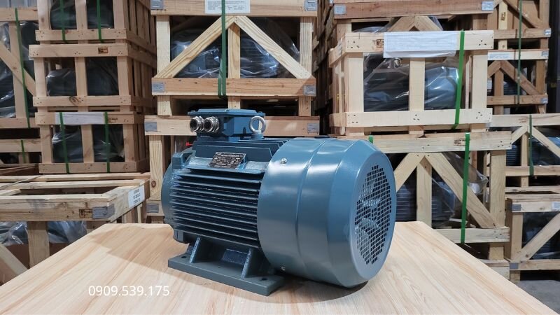 Cách lắp đặt thiết bị bảo vệ tủ điện và duy trì lịch bảo trì định kỳ để ngăn chặn sớm rủi ro.