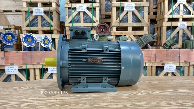 Đối chiếu thông số kỹ thuật chứng minh IE2 tiết kiệm từ 2% đến 5% điện năng, chạy mát và êm hơn chuẩn IE1 đời cũ