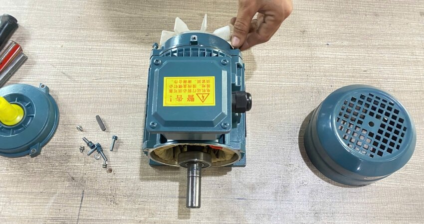 Trục inox 304 là yêu cầu cốt lõi với chất liệu chống rỉ rỗ hiệu quả trong môi trường mặn